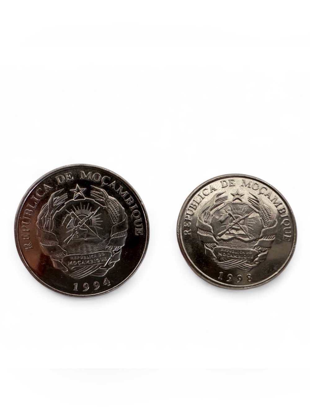 Vintage Foreign Coins Mozambique Lot 2 - 1994 1000 & 1998 5000 Meticais Pair Set